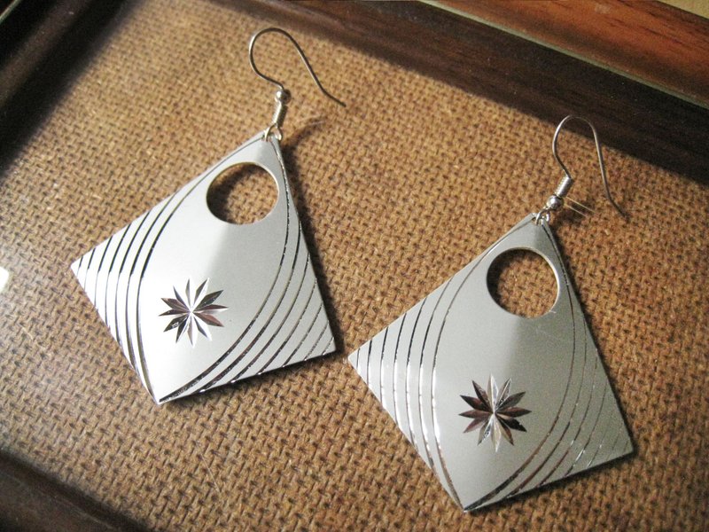 Time Travel【vintage pin earrings:Aegis - Silver】