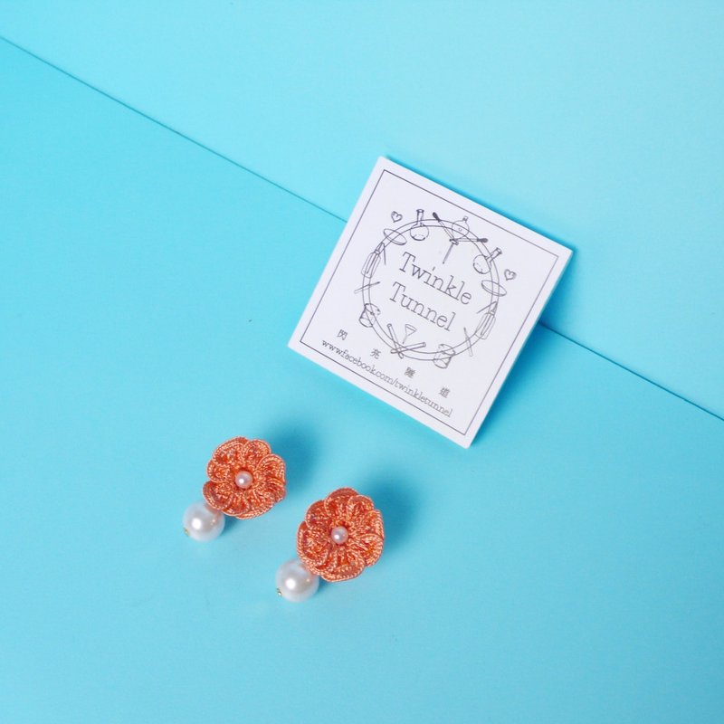 Pearl earrings woven flowers