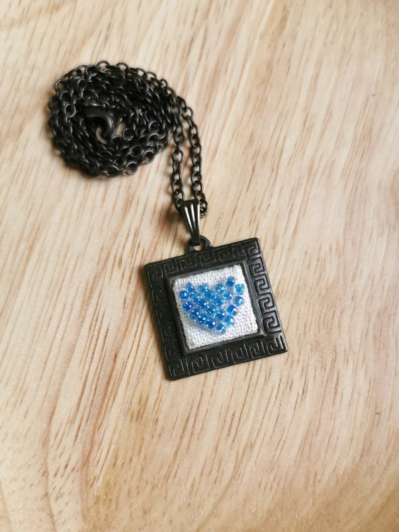 CaCa Crafts | handmade embroidery beaded necklace Glittering Heart
