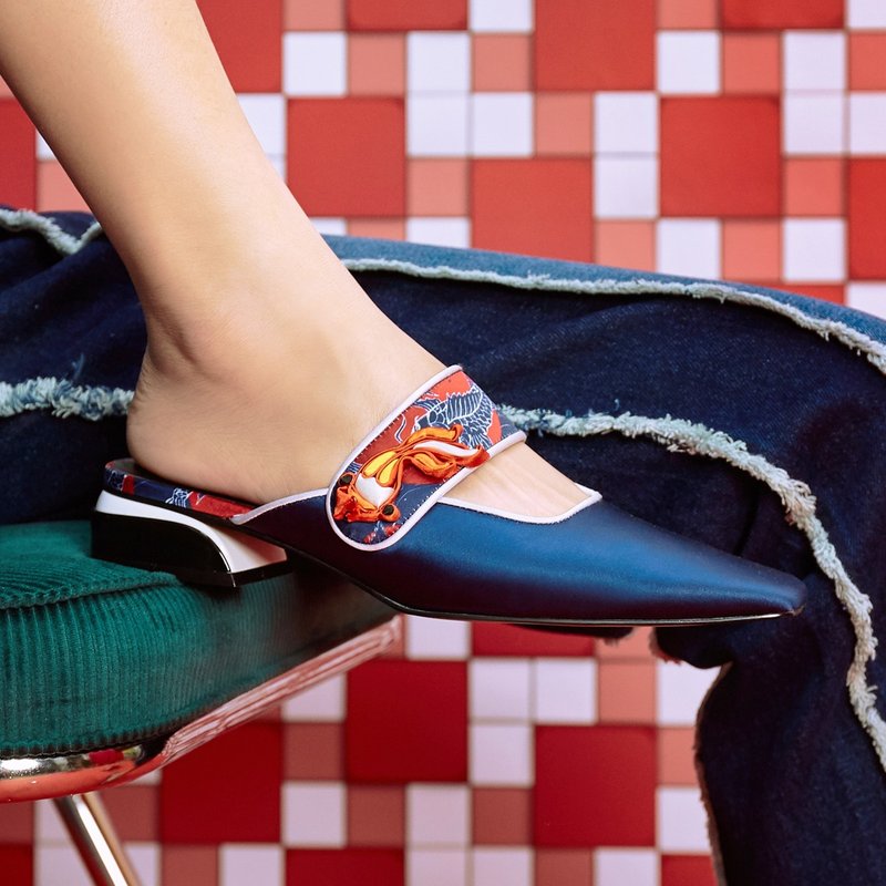 | HOA X Yi-ming | Goldfish Printed Satin Ladies Slippers | Navy | 5608 |