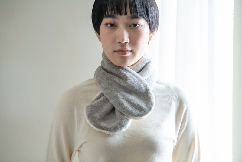 Organic Cotton Fur ヤク混グレージュファー × 白くまファー クロスネックウォーマー - 絲巾 - 棉.麻 灰色