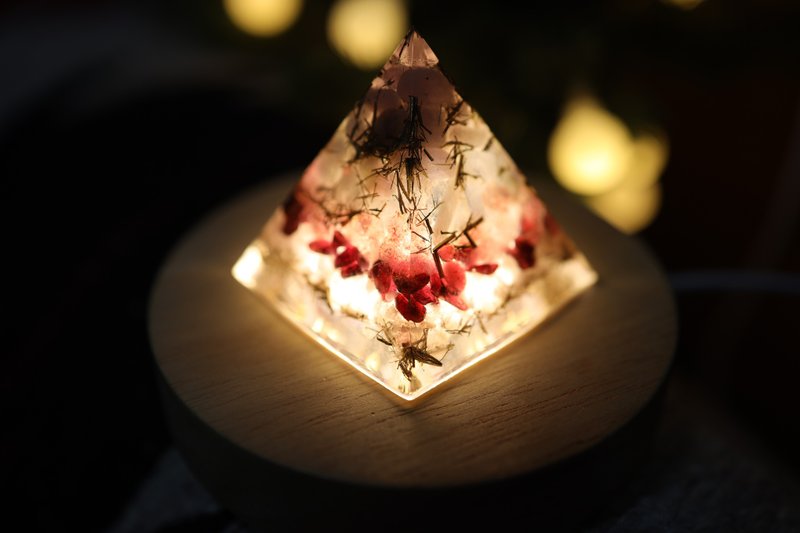 【母親節禮物】戀人之丘-奧剛金字塔小夜燈Orgonite水晶療癒戀愛 - 燈具/燈飾 - 水晶 金色