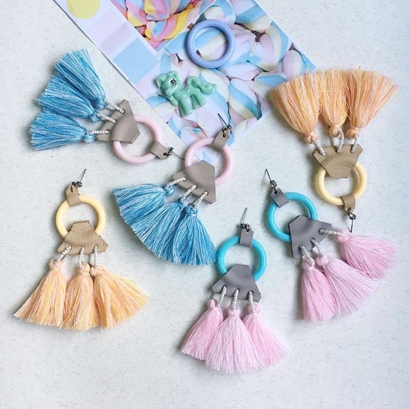 earrings : ring tassel pastel