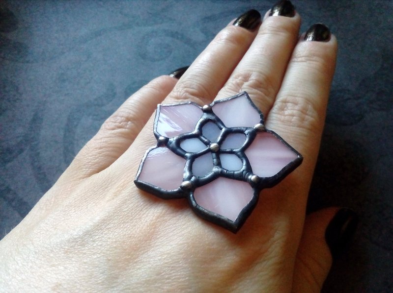 Stained glass Hoya brooch. Tiffany glass pink hoya flower pin. Glass cut jewelry - 胸針 - 玻璃 粉紅色