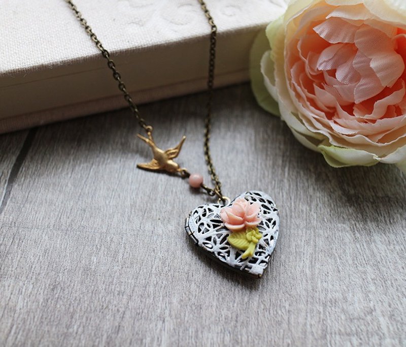 粉色玫瑰心形相盒項鍊 - 項鍊 - 紙 白色