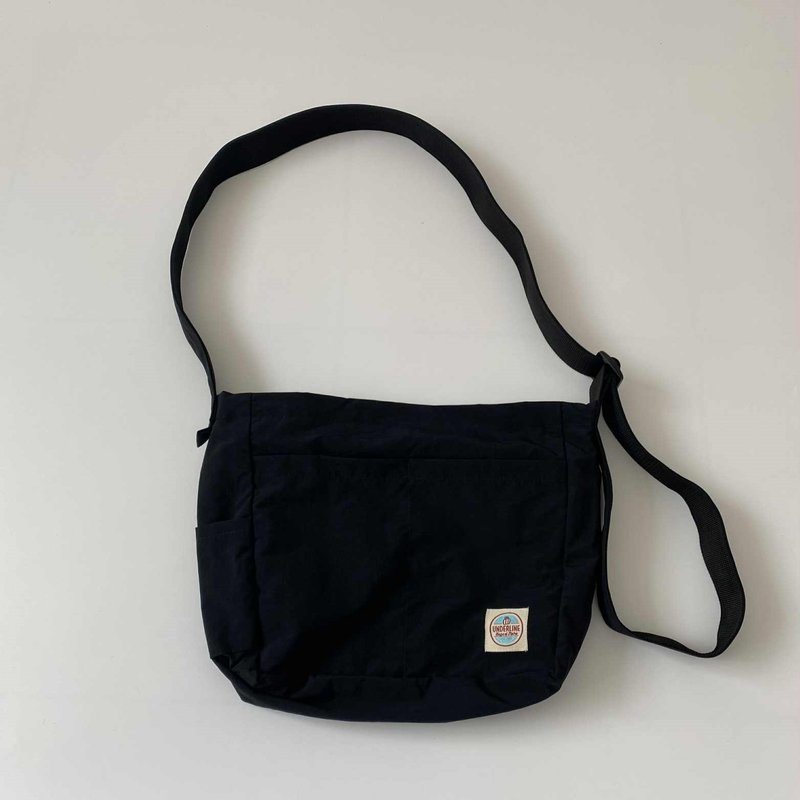 Underline Black Nylon Mail Bag / Sling Bag - 側背包/斜背包 - 棉.麻 黑色