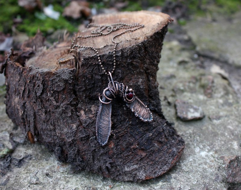 Samara Necklace, electroformed maple seed - 項鍊 - 銅/黃銅 紅色