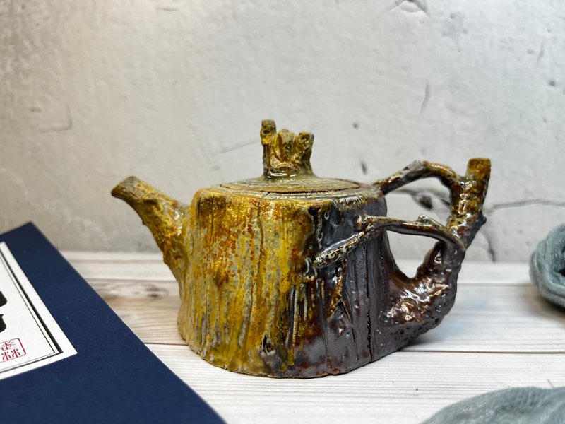 Handkneaded firewoodburning tree linden kettle firewoodburning