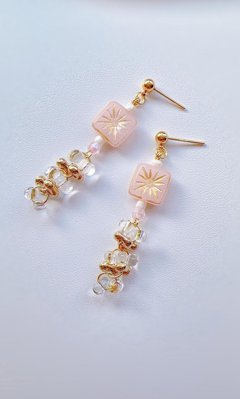 粉金色闪光星星捷克玻璃珠耳钉 - 耳環/耳夾/耳骨夾 - 其他材質 金色