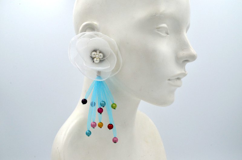 TIMBEE LO 手工牡丹花耳環 綴網管珠子花芯 - 耳環/耳夾/耳骨夾 - 其他材質 白色