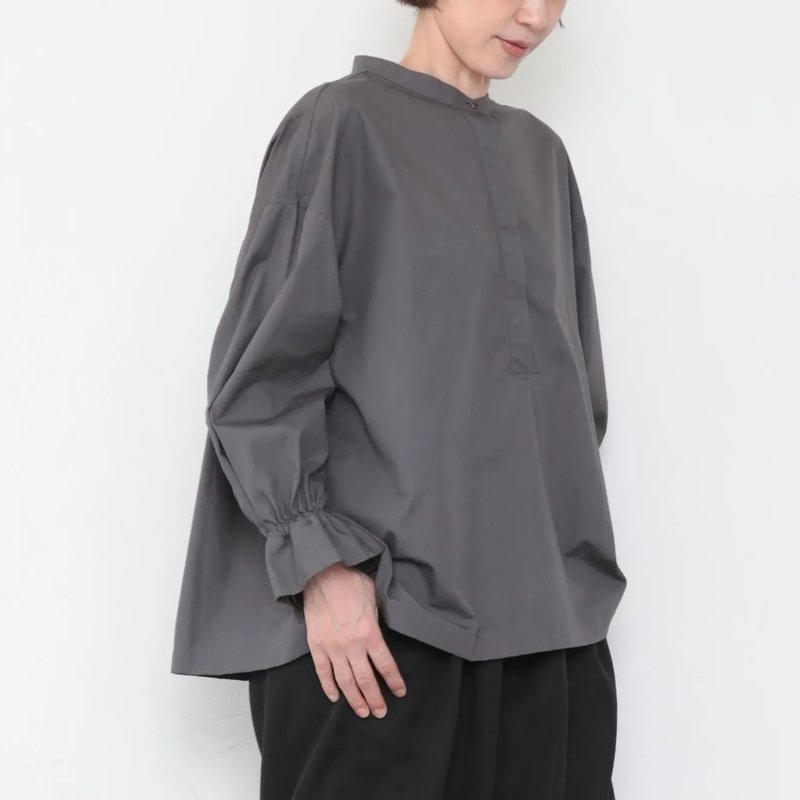 OMAKE.jp 花袖後褶襯衫VerticalShirts 炭灰 - 女襯衫 - 棉.麻 灰色
