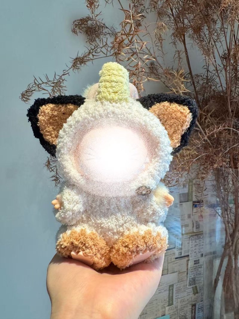 手工鉤織毛絨大貓主題娃衣|大耳朵、金幣角與長尾巴|適用15/17cm - 公仔/玩偶 - 棉.麻 多色