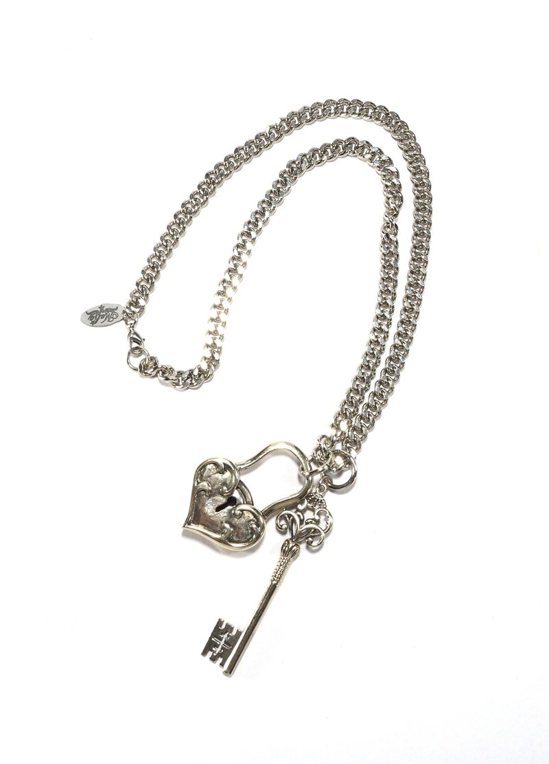 Heart Shaped Lock & Key Necklace in White Bronze. - 項鍊 - 其他金屬