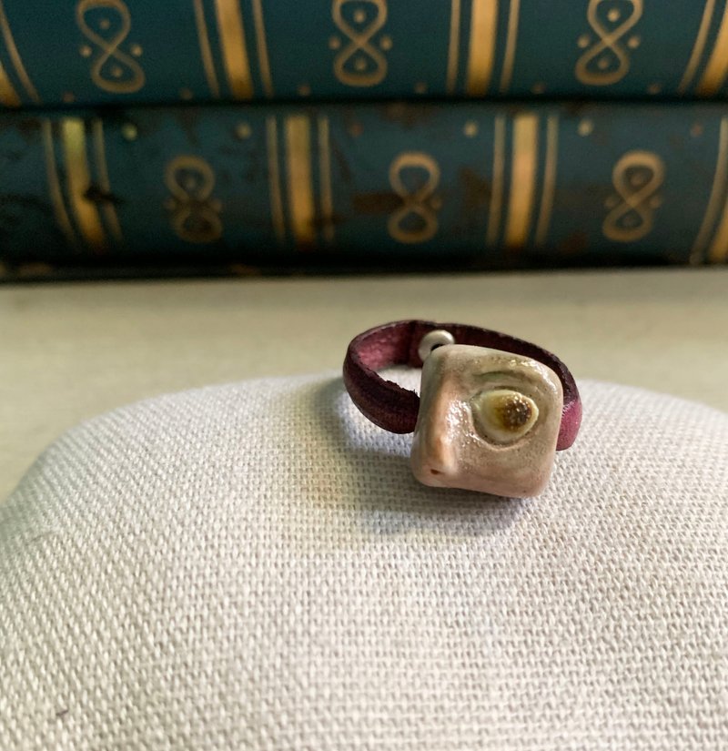 Ring Japanese white porcelain, natural glaze color, infinite, not greasy, color, real leather, art grade