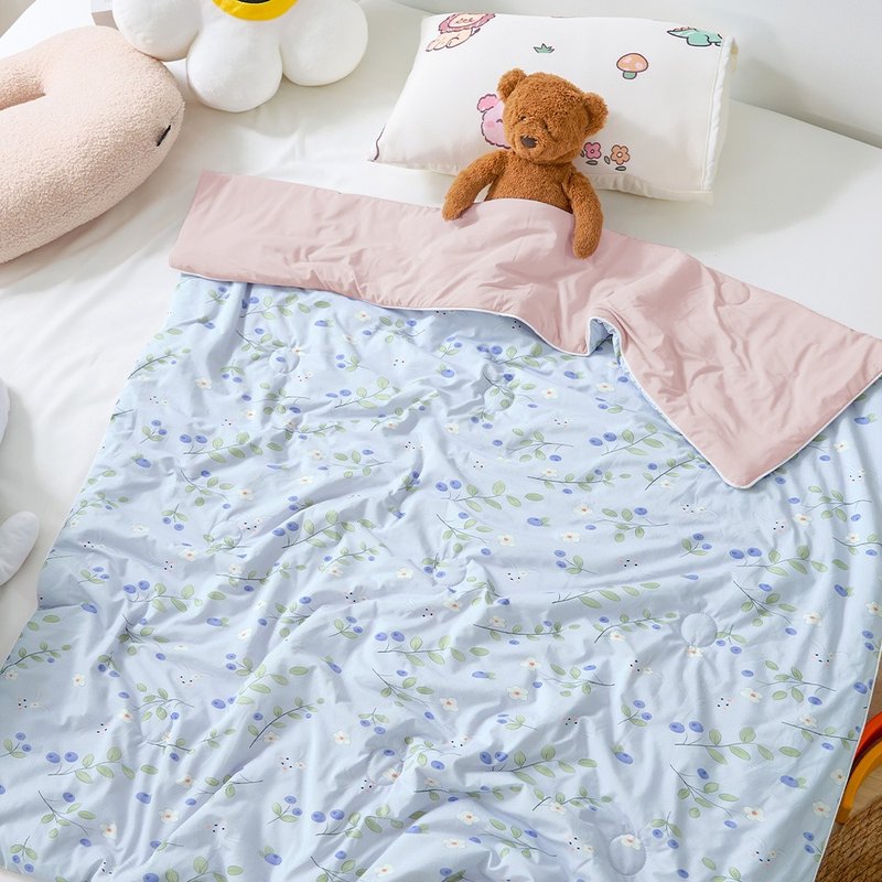 涼被 / Cool-Fi 極涼 / 膠原蛋白抗菌兒童涼被 / 藍果藏兔 - 棉被/毛毯 - 其他材質 藍色