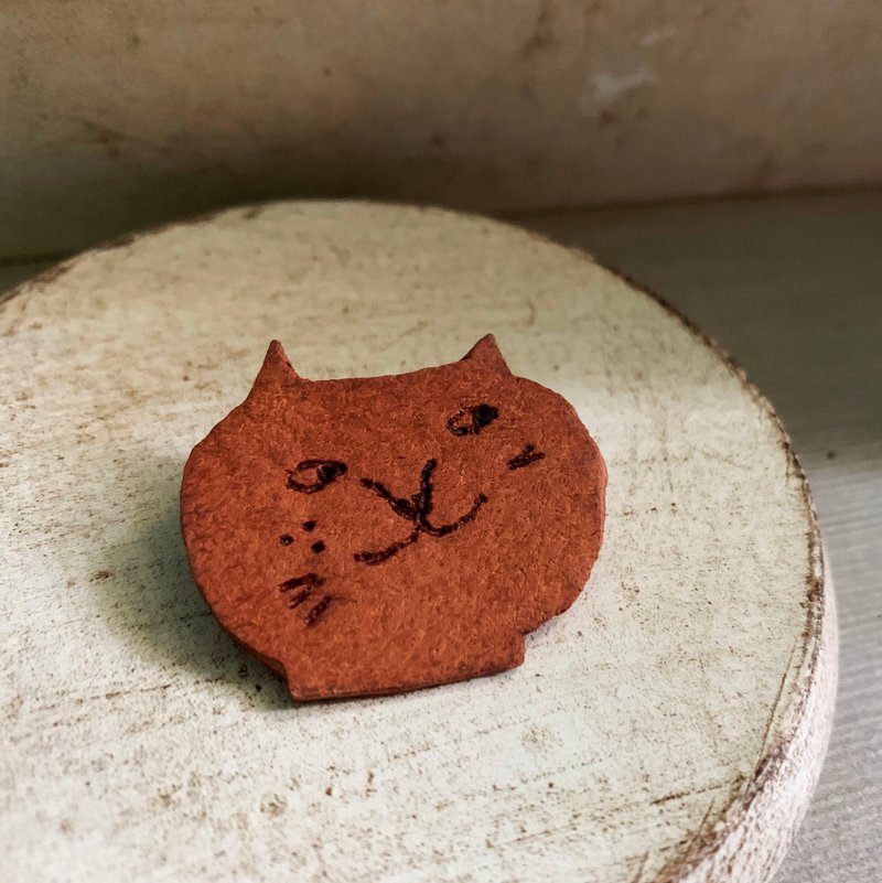 Cat vintage leather pin brooch