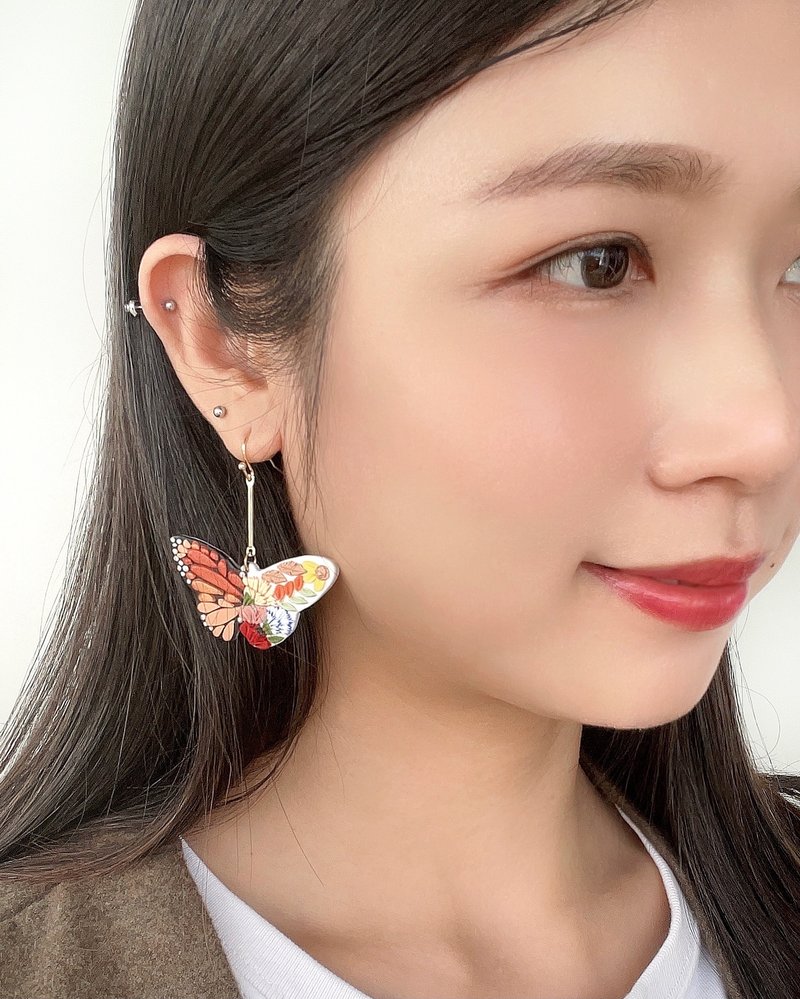 蝴蝶與花黑白對比軟陶耳環 - 耳環/耳夾/耳骨夾 - 其他材質