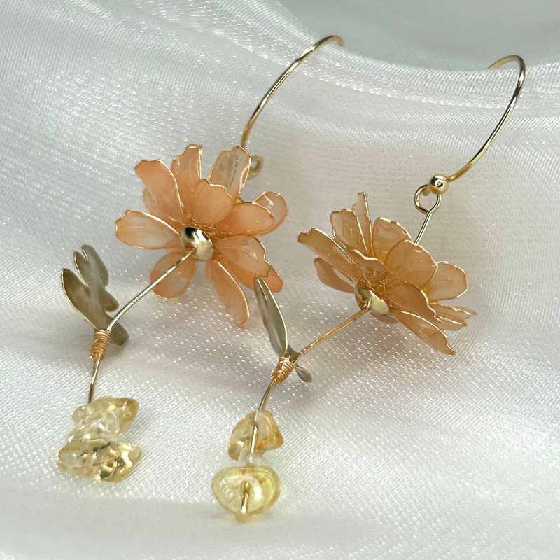 【橘色野菊x黃水晶-水晶花耳環】11月生日花生日石 花言日和 - 耳環/耳夾/耳骨夾 - 樹脂