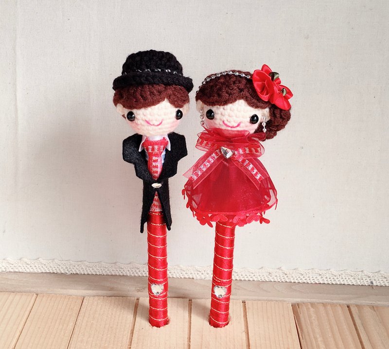 Red rose dress, wool, newcomer, wedding signature, pen