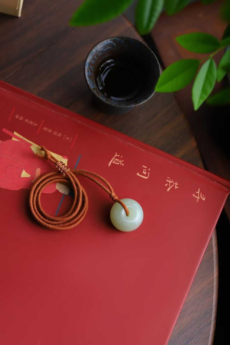 【平安扣】天然和田玉青海料老料晴水色玉石面包扣吊墜掛件 - 項鍊 - 玉石 綠色