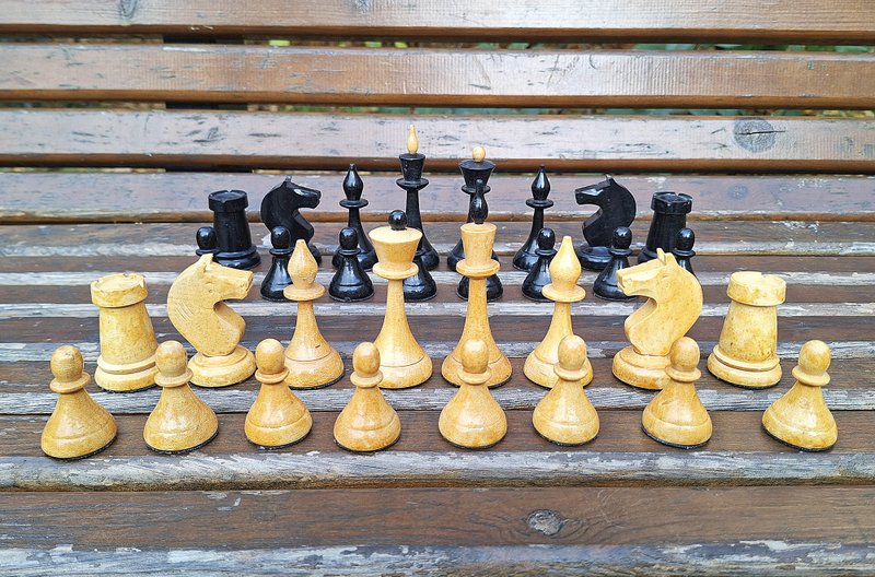 Soviet wooden chess pieces Semenovskie — 1970s vintage chessmen made in USSR - 桌遊/卡牌 - 木頭