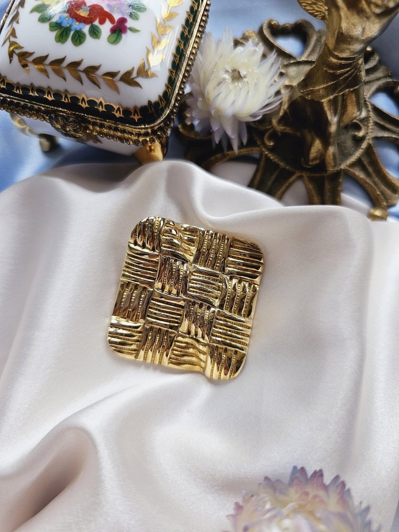 金繩編織紋波浪絲巾夾/衣夾/帽夾/vintage美國西洋古董飾品 - 其他 - 其他金屬