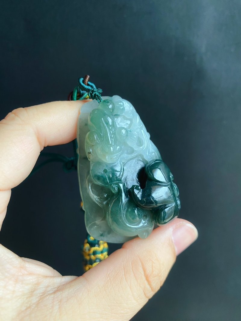 天然緬甸玉 翡翠 如意 飄花巧雕 三腳金蟾 招財進寶 包掛 禮物 - 項鍊 - 玉石 綠色
