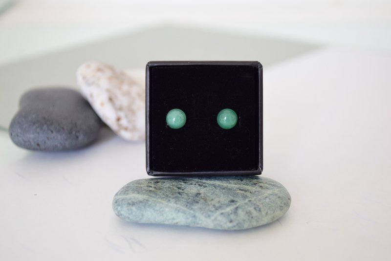 Paisible-Natural Mineral Stainless Steel Stud Earrings (3mm)