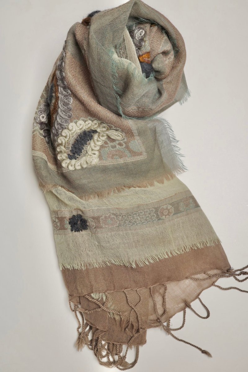 【聖誕禮物】喀什米爾水煮羊毛手工刺繡圍巾披肩奶茶色粉綠三層 - 圍巾/披肩 - 羊毛 紫色