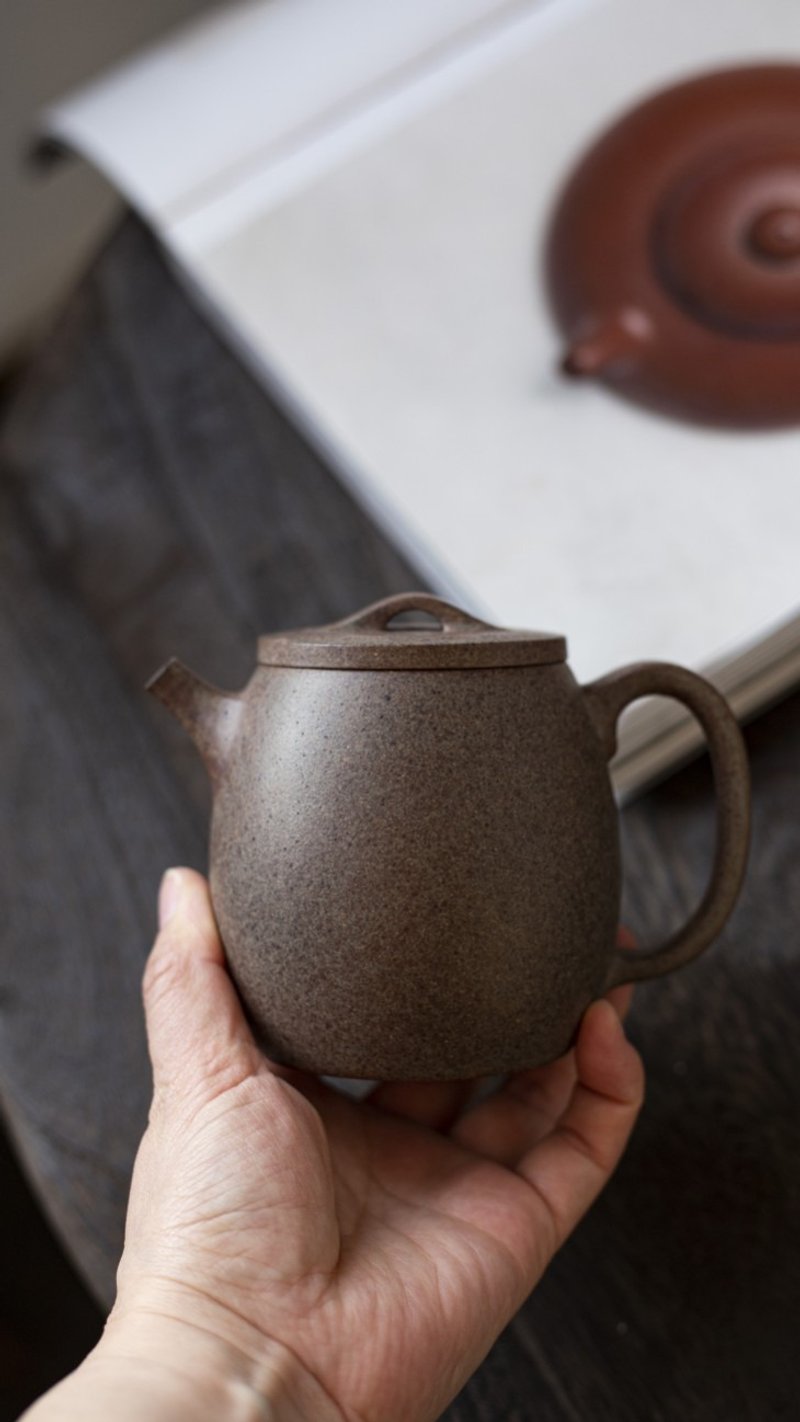 高汉瓦 特高温 380cc 原矿紫泥特高温窑变 老味十足 气孔延展宜興 - 茶壺/茶杯/茶具 - 陶 灰色