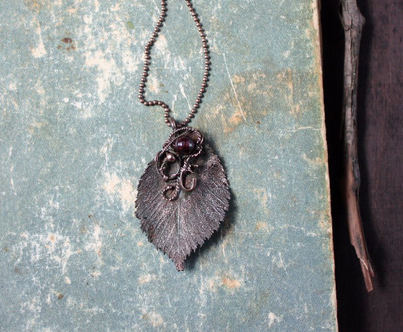 Electroformed Copper Elm Leaf Pendant - 項鍊 - 銅/黃銅 紅色