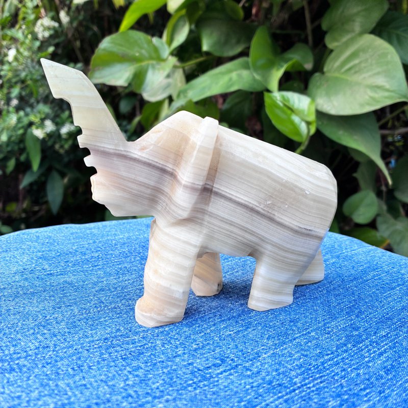 Vintage Hand Carved  Elephant Onyx Stone Animal Figurine Trunk Up - 擺飾/家飾品 - 石頭 灰色