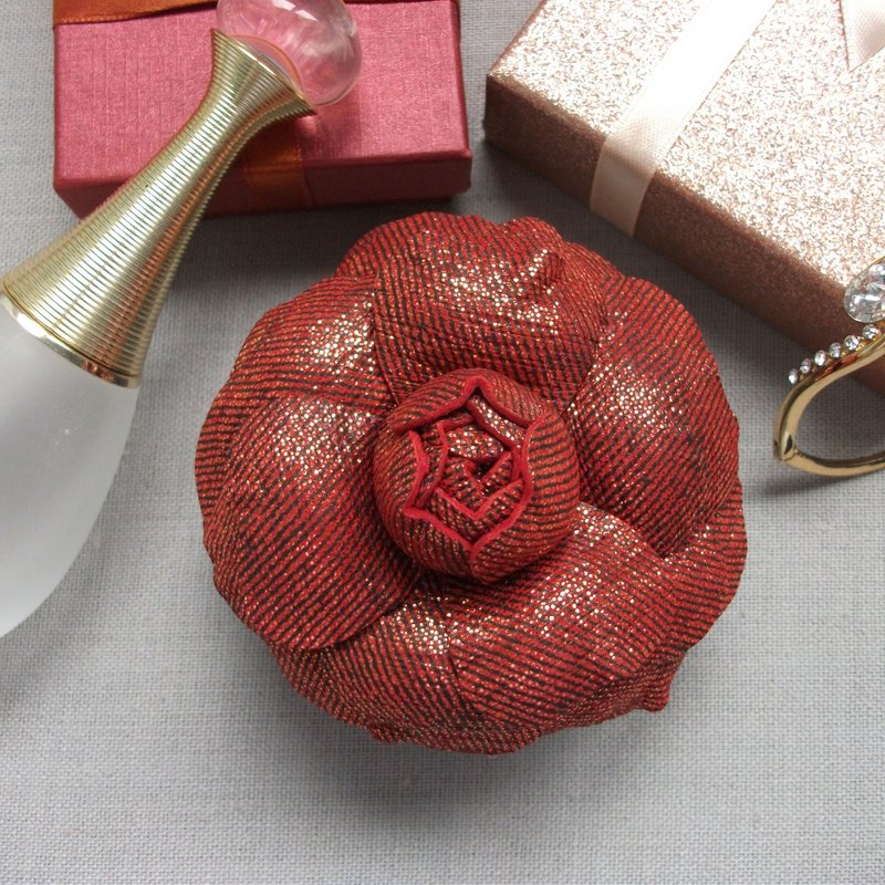 Red camellia made of genuine leather stylized as jeans - 胸針 - 真皮 紅色