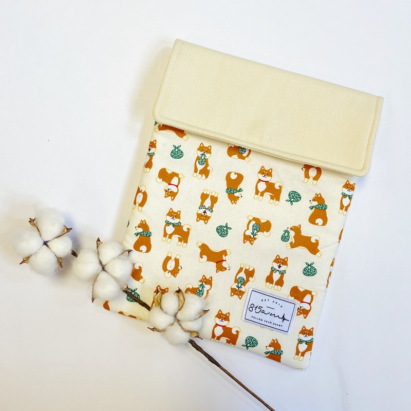 白色柴犬 - 拼色布料 ipad 平板電腦保護套 / 815a.m - 電腦包/筆電包 - 棉.麻