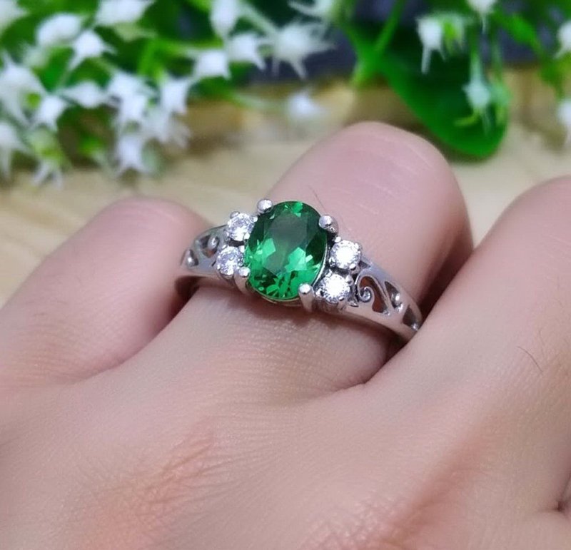 Green 8.5 x 6.5  mm natural topaz ring silver sterling 925 size 7.0 free resize - 戒指 - 純銀 綠色