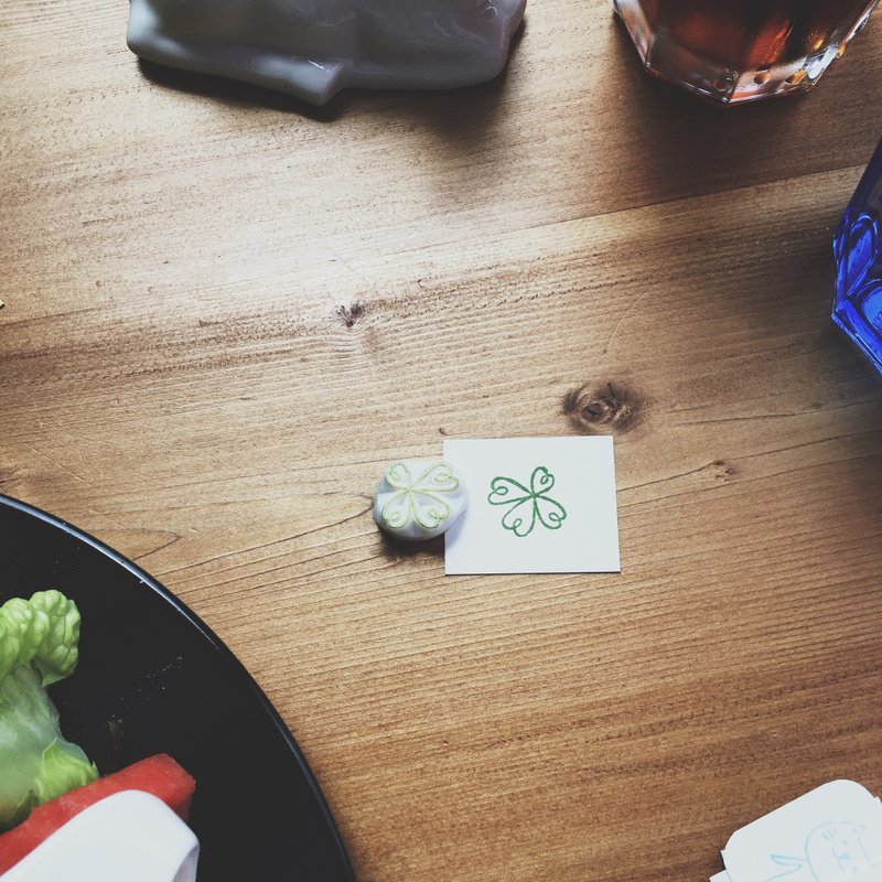 Deerday hand carved totem Chapter mini Clover