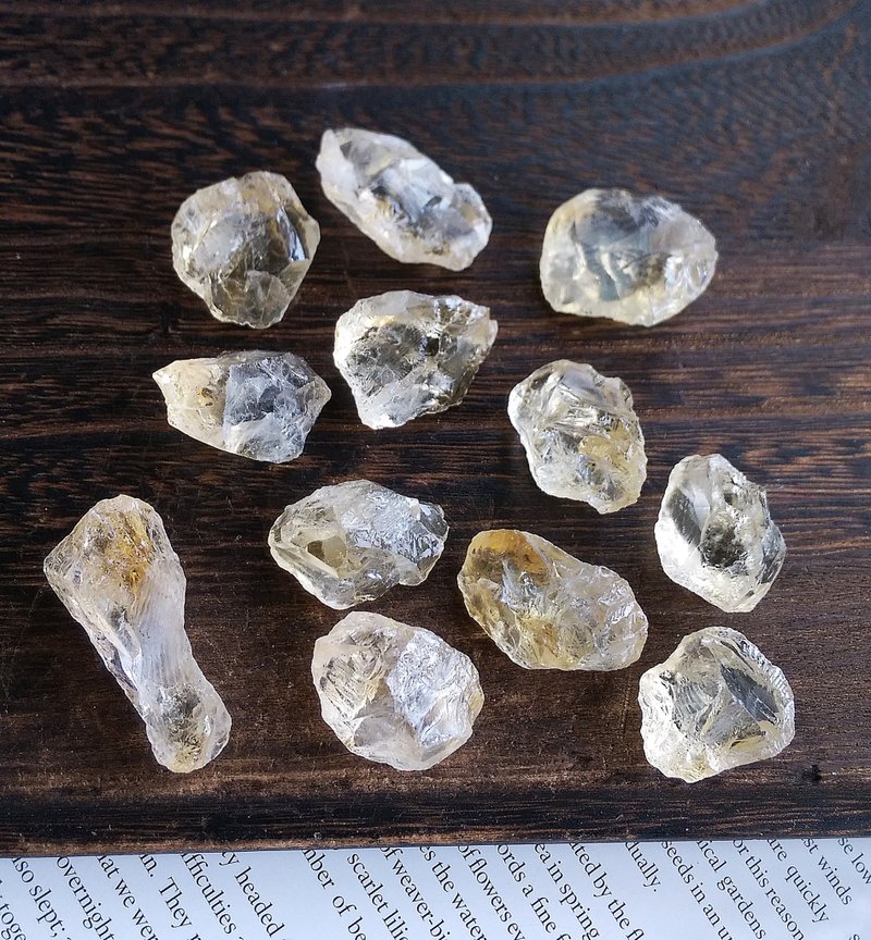 Citrine 巴西產地 黃阿賽斯特萊 黃水晶 天然小碎石  一組12顆 - 擺飾/家飾品 - 其他材質