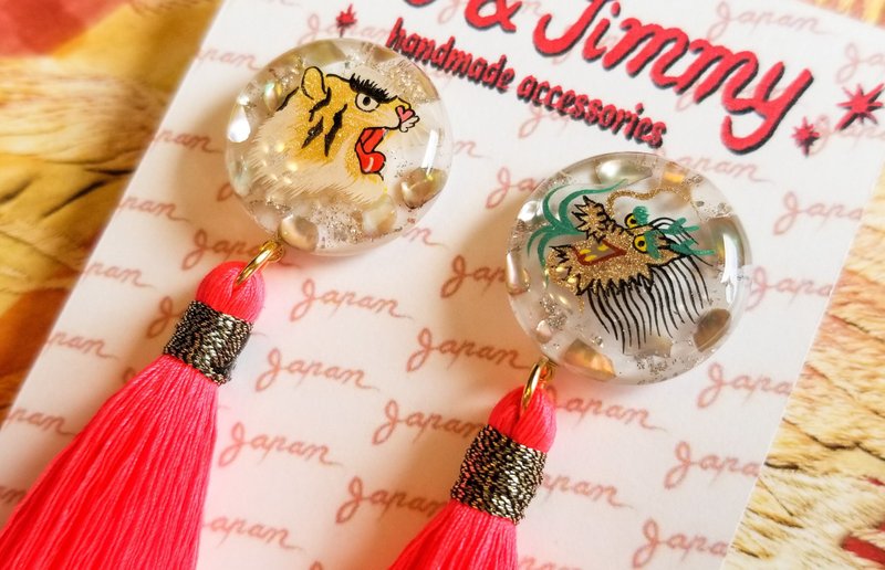 Tiger×Dragonロングタッセルスカピアス・イヤリング【ネオンレッド】・スカジャンピアス・イヤリング - 耳環/耳夾/耳骨夾 - 樹脂 紅色