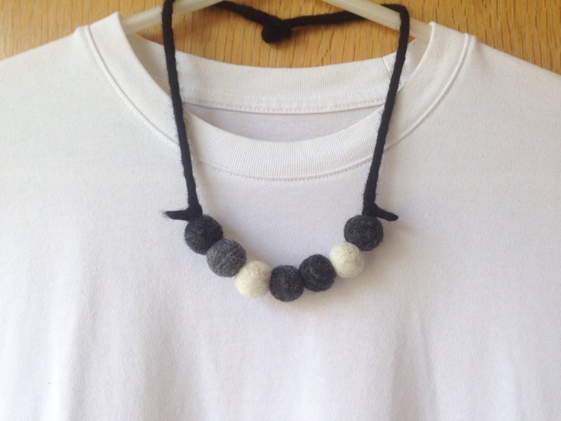 Tone gray wool felt necklace