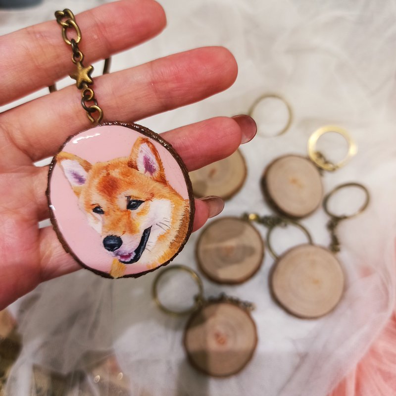 Closed wooden key ring