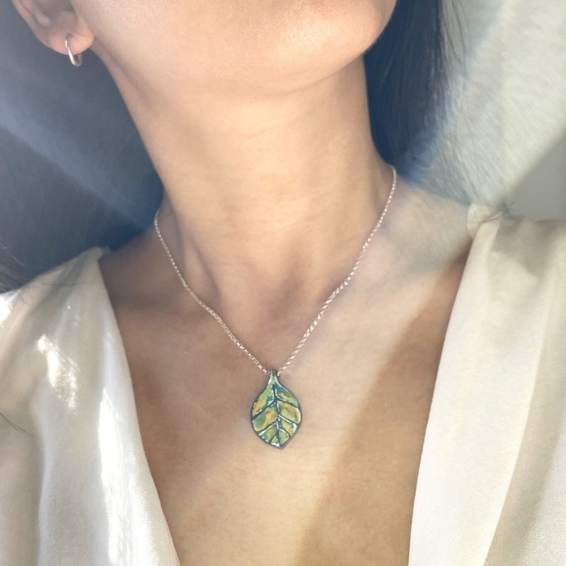 手工燒製的琺瑯葉子 / 925純銀項鍊 塗鴉畫風 - 項鍊 - 琺瑯 綠色