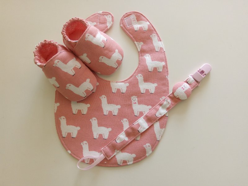 Foundation Alpaca birth month gift baby shoes + bib + pacifier folder