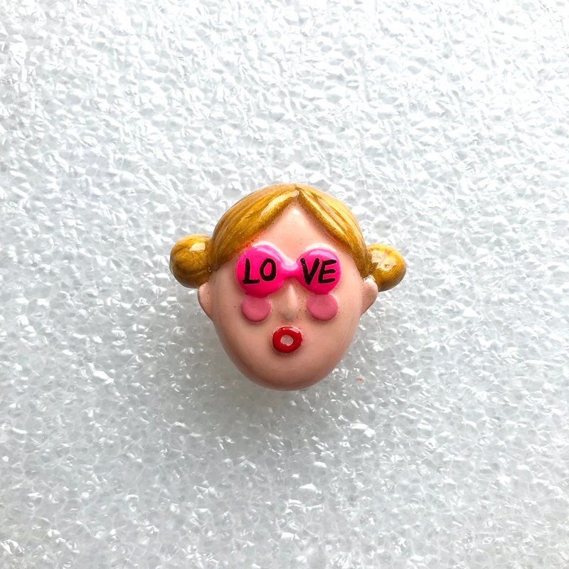 #同土做百样人- Love is pink foam (pin)