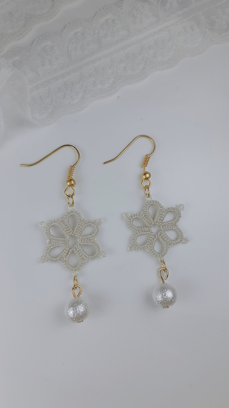 【Littlest Things】 Tatting a Little Thing 系列米色雪花耳環