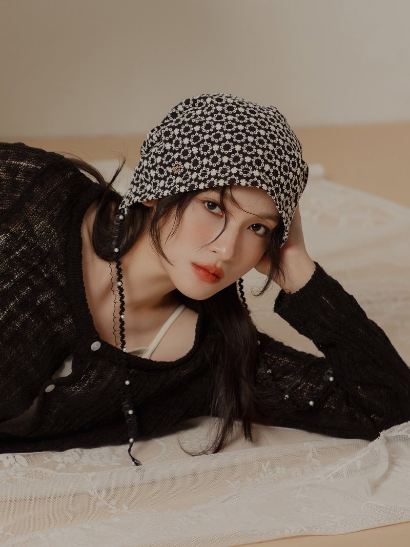 某某怪奇。MUCHAT手作小花蕾絲綁帶編織帽 (黑) - 帽子 - 聚酯纖維 多色