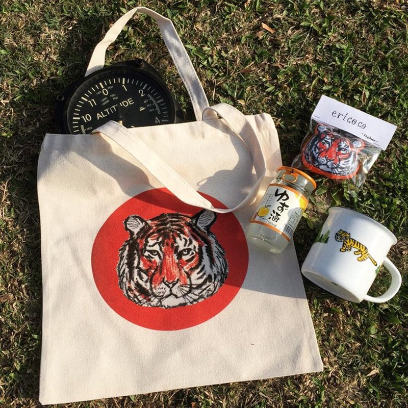 A tiger tote bag