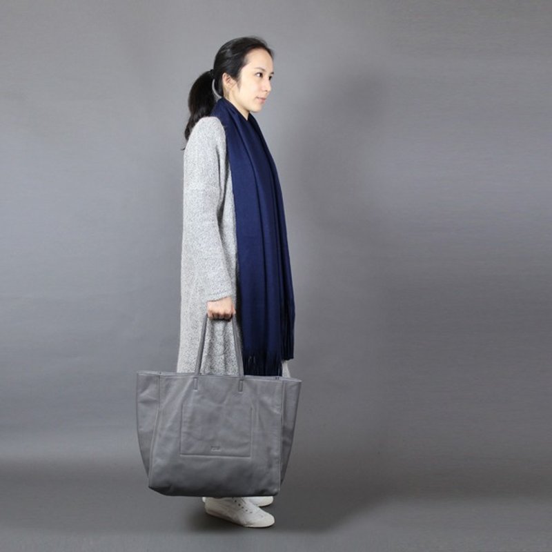 Passion generous package gray hand / shoulder