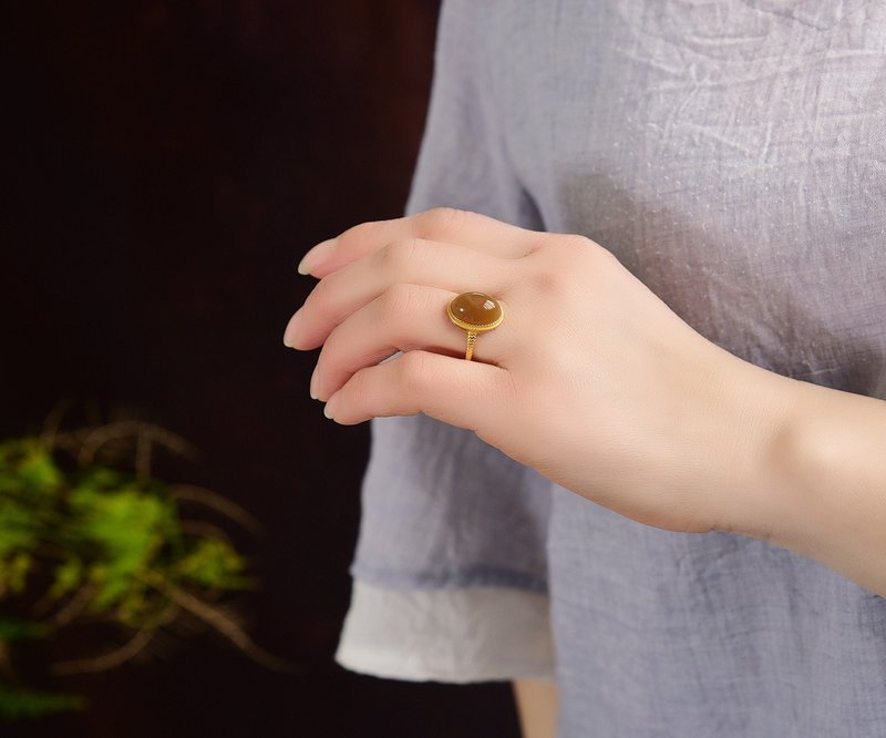 和田玉糖料銀戒指 雕工精緻 上身簡單大方 重3.28克 - 戒指 - 水晶