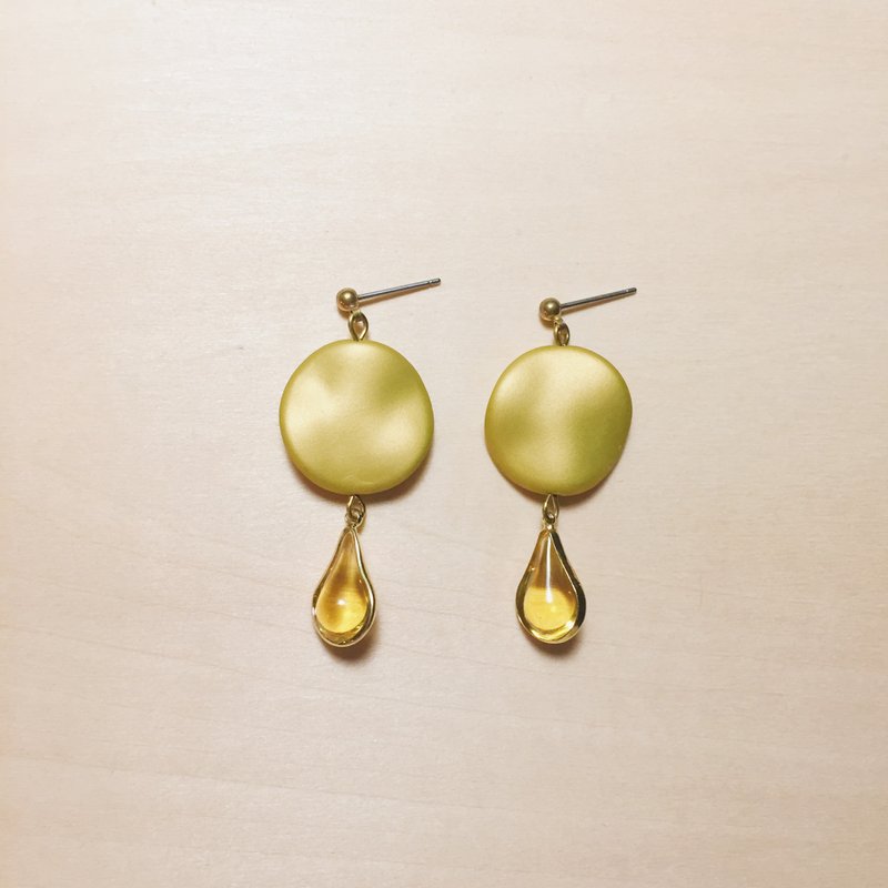 Vintage Frosted Yellow Phnom Penh Drop Earrings