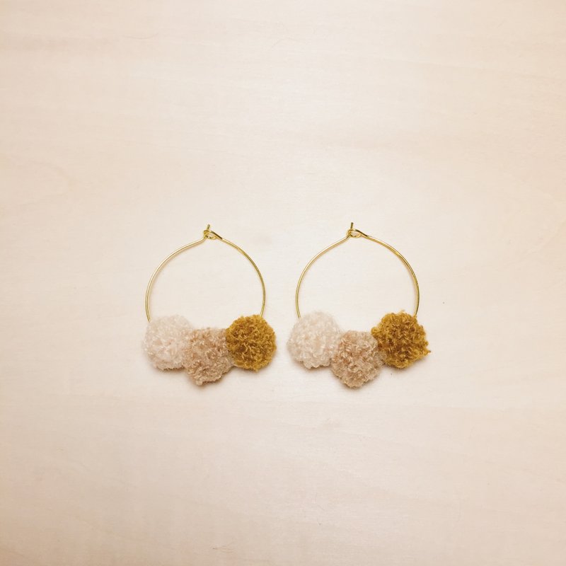 Vintage teddy bear hair ball earring